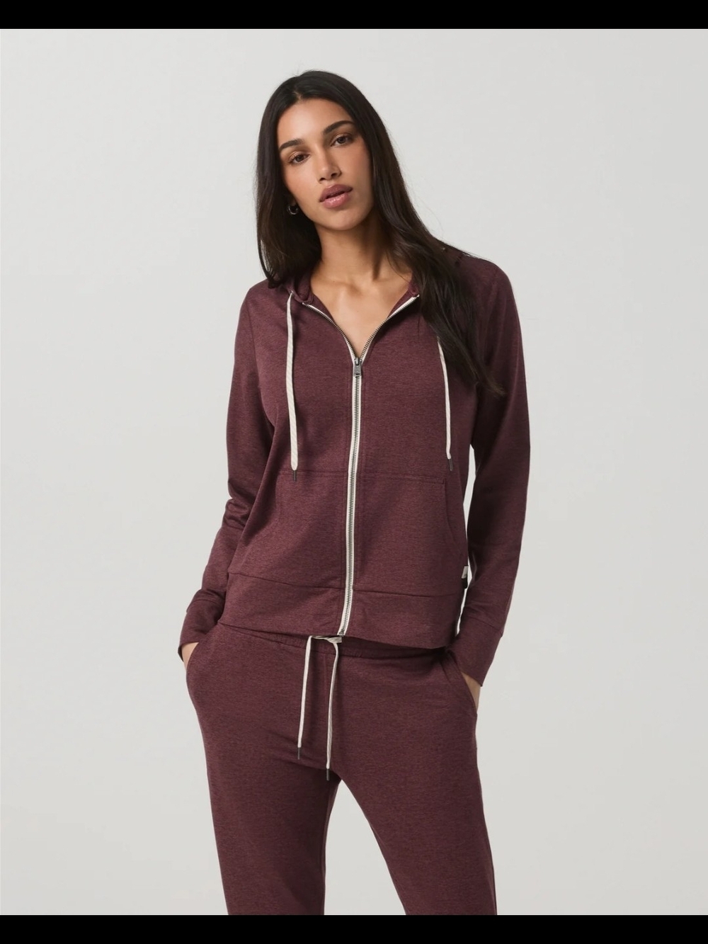 Vuori NWOT  women’s Halo Performance Hoodie 2.0 in a dark burgundy heather Sz XS